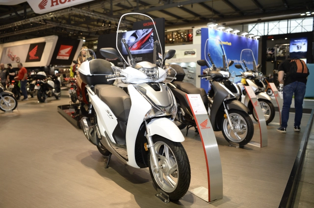 Honda bùng ngọn lửa đam mê tại triển lãm eicma 2018 - 15