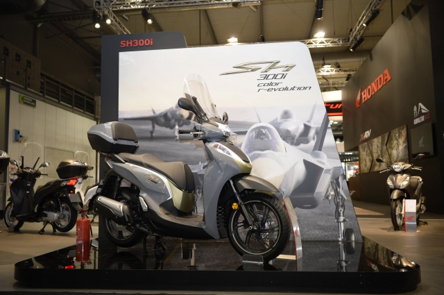 Honda bùng ngọn lửa đam mê tại triển lãm eicma 2018 - 16