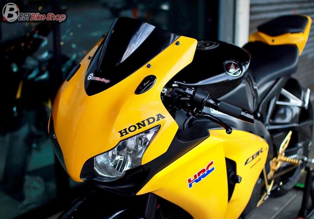 Honda cbr1000rr 2008 vẻ đẹp khó phai theo dòng thời gian - 1