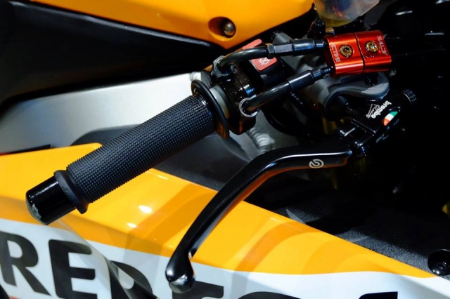 Honda cbr1000rr độ đầy lôi cuốn trong diện mạo repsol racing - 5