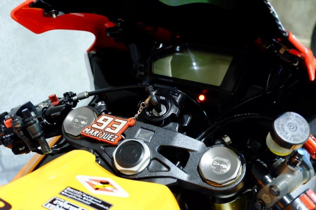Honda cbr1000rr độ đầy lôi cuốn trong diện mạo repsol racing - 8