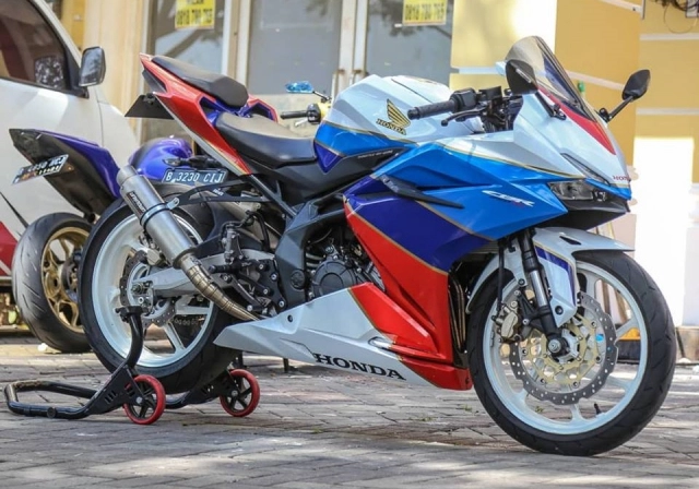 Honda cbr250rr độ khác biệt với gam màu thể thao 3 sọc - 1