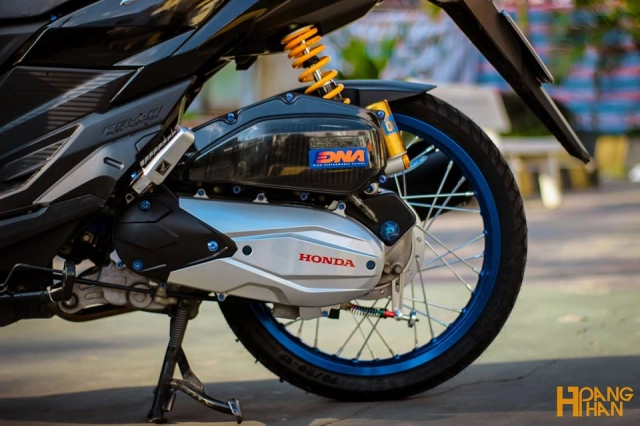 Honda click 125 bản độ phá cách với niềng nhôm xanh nổi bật - 6