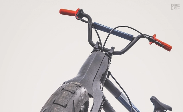 Honda cub hoa thân thanh xe đạp bmx khiên ca thê giơi bât ngơ - 1