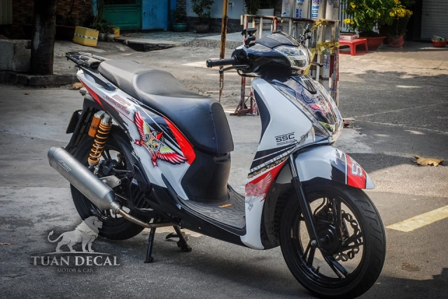 Honda sh150 lột xác với bộ tem mang đậm phong cách riêng biệt - 1