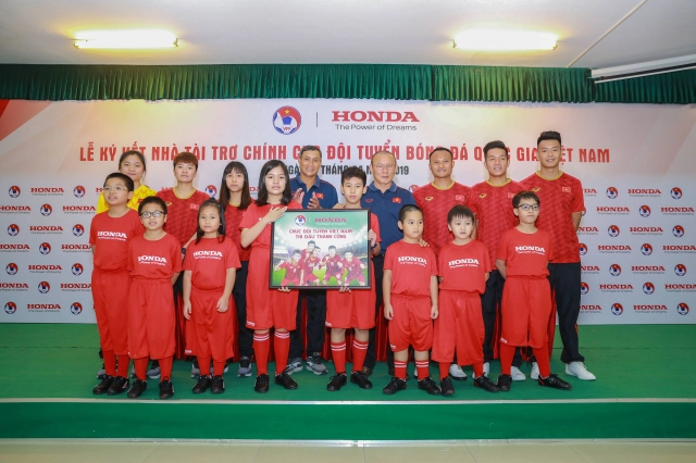 Honda việt nam sẽ là nhà tài trợ chính cho các đội tuyển bóng đá quốc gia - 11
