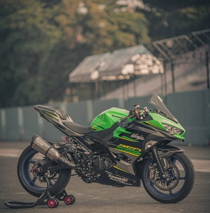 Kawasaki ninja 250 độ theo phong cách đường đua đẹp mê hồn - 3