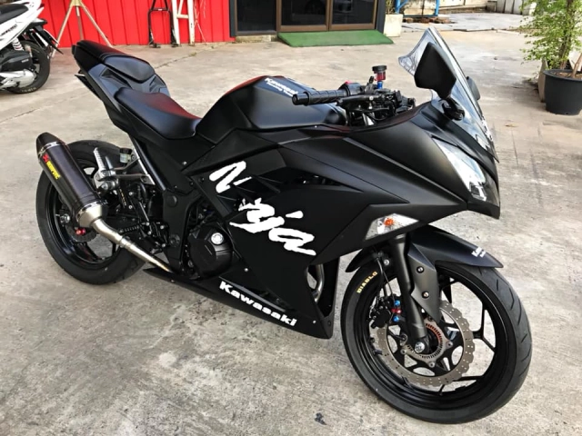 Kawasaki ninja 300 nâng cấp đầy tinh tế với gam màu matte black - 1