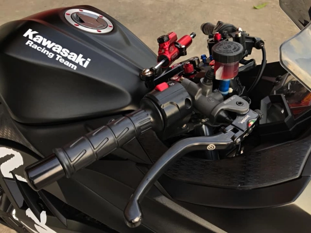 Kawasaki ninja 300 nâng cấp đầy tinh tế với gam màu matte black - 4
