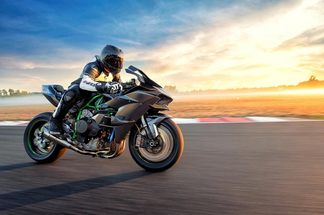 Kawasaki ninja h2r thử sức cùng biệt đội công thức f1 máy bay f16 và super car - 1