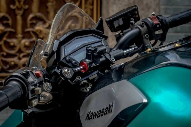 Kawasaki z1000 độ ấn tượng với phong cách tem đấu xanh lục bảo - 5