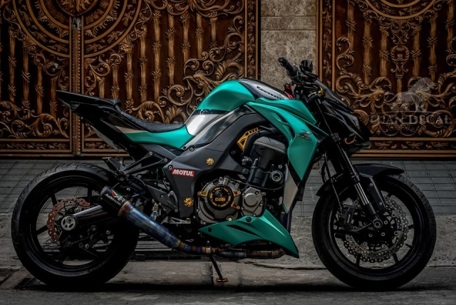 Kawasaki z1000 độ ấn tượng với phong cách tem đấu xanh lục bảo - 7