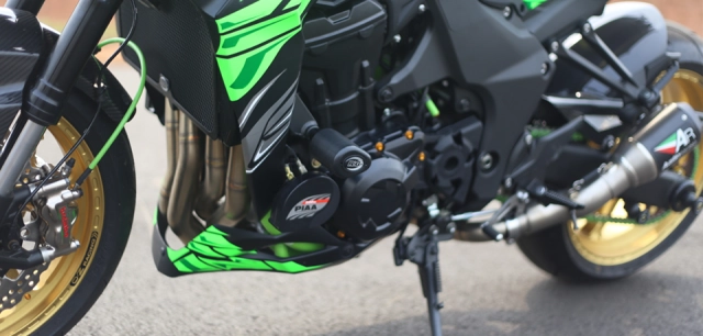 Kawasaki z1000 sặc sỡ với phong cách đại bàng xuống núi - 5