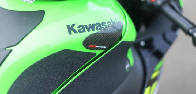 Kawasaki zx-10r đồ cùng dàn chân đỏ và loạt đồ chơi hàng hiệu cực chất - 5