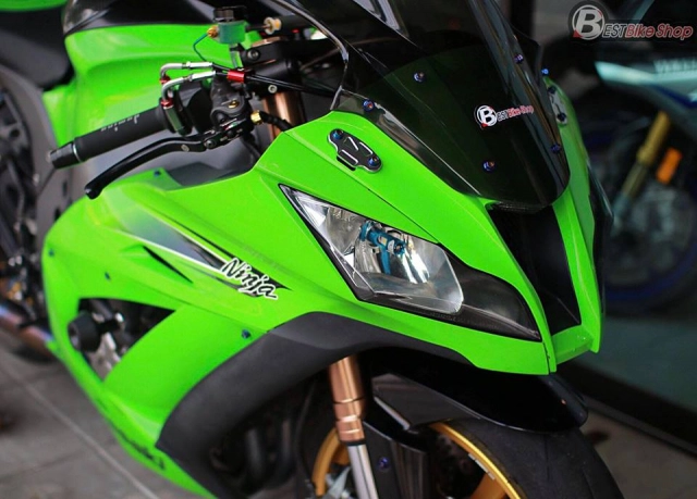 Kawasaki zx-10r sặc sỡ với gói trang bị hàng hiệu - 1