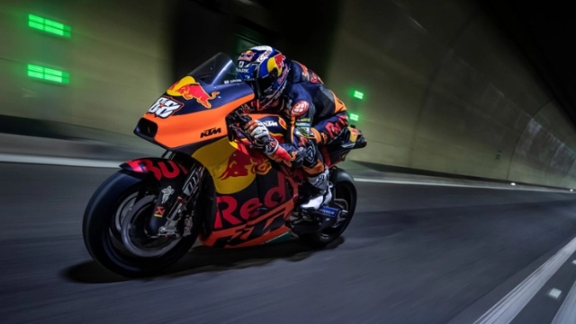 Ktm rc16 trải nghiệm đường đua motogp mới thông qua đường hầm gleinalm trong dãy núi styria ở áo - 1