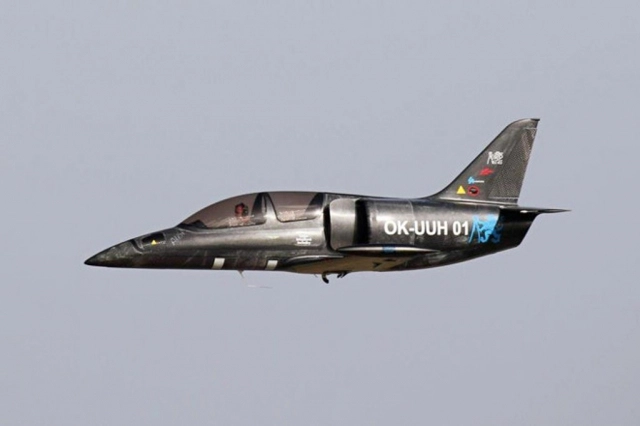 Máy bay ul-39 albi trang bị động cơ bmw s1000rr đạt tốc độ tối đa 340 kmh - 6