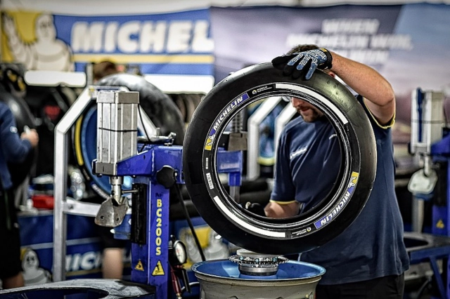 Michelins motogp 2019 sẽ sử dụng 3 loại lốp mới sau khi nhận được phản hồi tốt ở đợt test qatar - 6