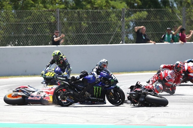 motogp 2019 rossi với phong độ xuống cấp 2 năm không chiến thắng - 7