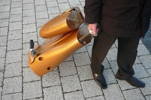 Moveo xe ga điện biến hình thành vali kéo trong một nốt nhạc - 2