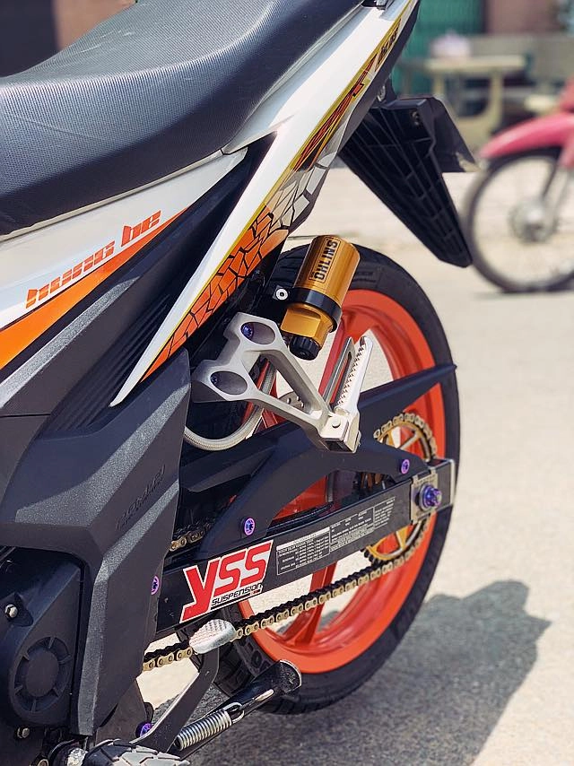 Sonic 150 độ đầu tiên cướp dàn chân yamaha nhìn cực lạ mắt - 7
