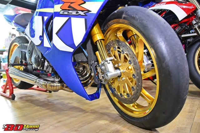 Suzuki gsx-r1000r quái vật dragbike sở hữu dàn ống xả độc nhất vô nhị - 4