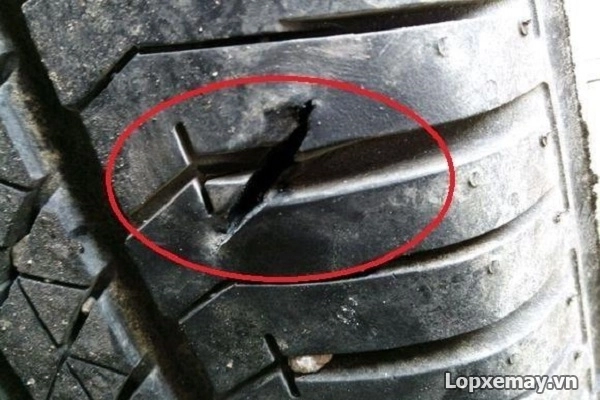 Thay lốp xe máy đón tết hãy chú ý 6 dấu hiệu dưới đây - 2