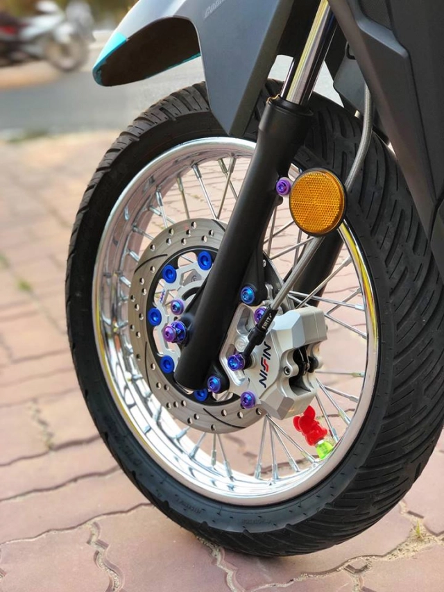 Vario 150 đô banh căm đi kem ông xa uy lưc cua biker phô biên dành cho me đi chơ - 6