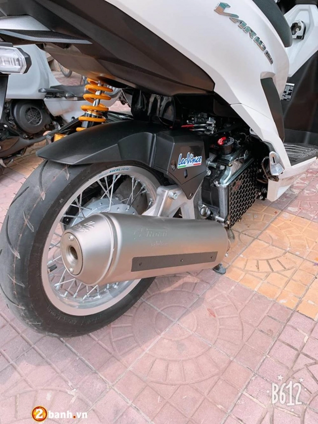 Vario 150 độ đẹp mê hồn với loạt phụ tùng đồ chơi brembo giá trị - 7