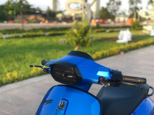 Vespa sprint độ đẹp mê hồn khoe dáng bên đối thủ sh ý - 3