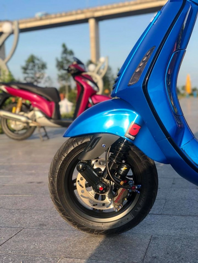 Vespa sprint độ đẹp mê hồn khoe dáng bên đối thủ sh ý - 4