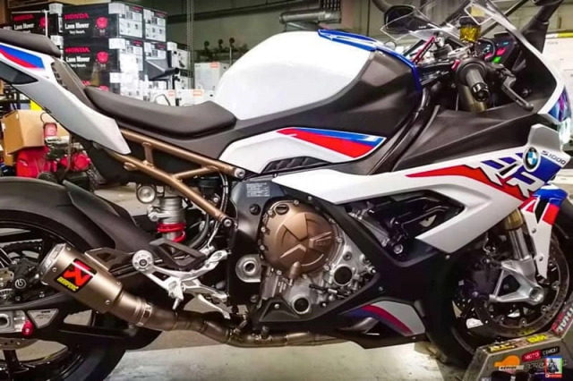 video bmw s1000rr 2019 trang bị ống xả akrapovic lợi hại cỡ nào - 1