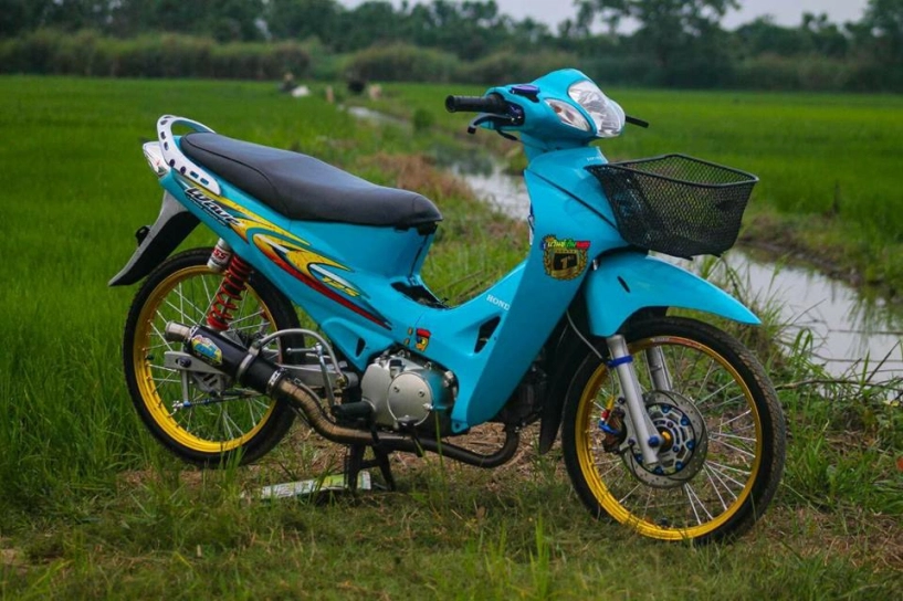 Wave 125i độ khoe dáng giữa cánh đồng lúa với tone màu xanh nitron - 7