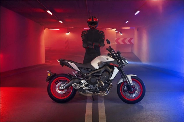 Yamaha mt-09 2019 bổ sung thêm màu mới khá hấp dẫn người dùng - 19