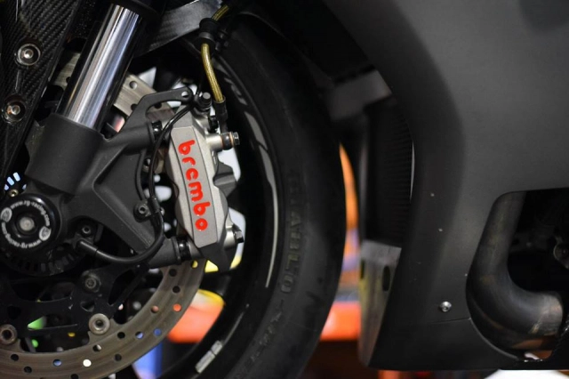 Yamaha r1 chất chơi với phong cách carbon2race - 7