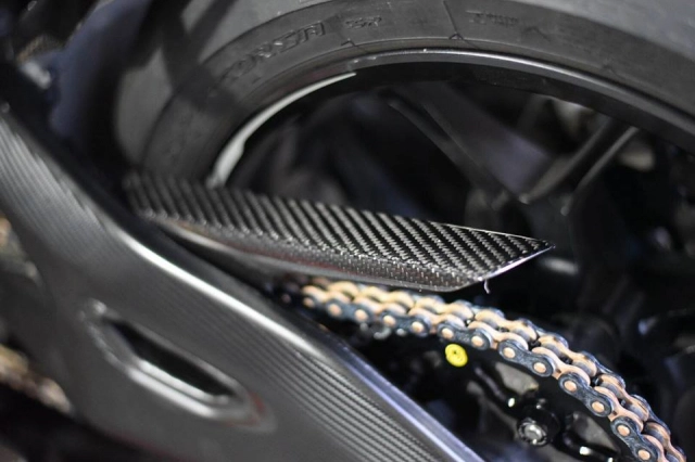 Yamaha r1 chất chơi với phong cách carbon2race - 9