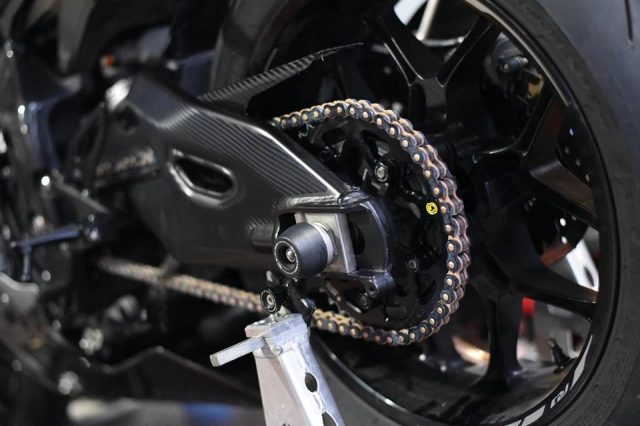 Yamaha r1 chất chơi với phong cách carbon2race - 10