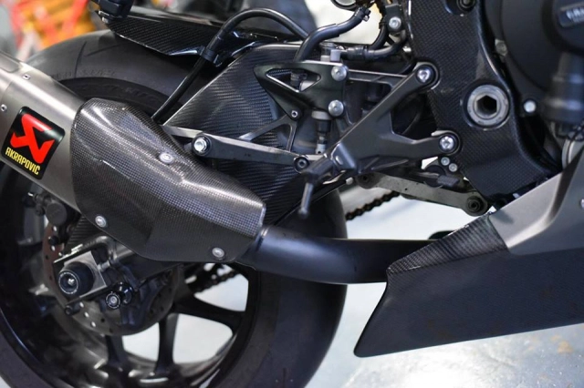 Yamaha r1 chất chơi với phong cách carbon2race - 12