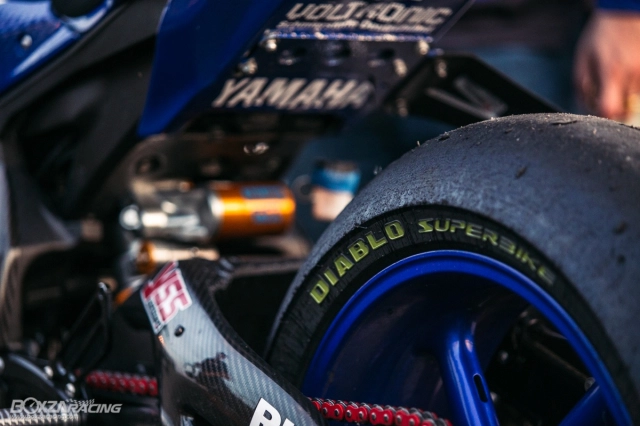 Yamaha r1 độ chất chơi mê hoặc người nhìn với phong cách racing - 20