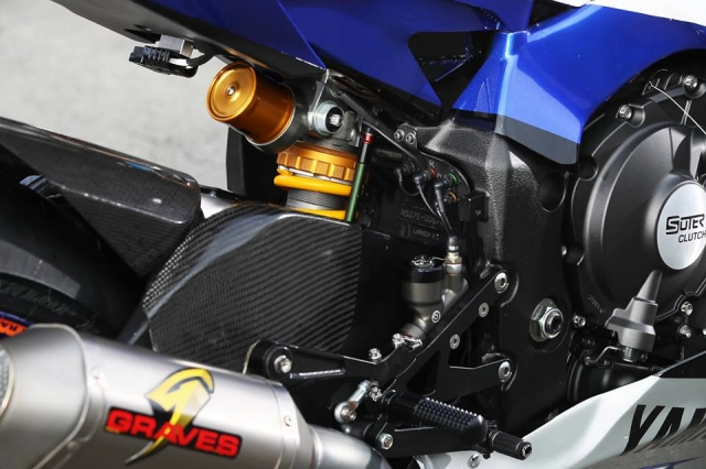 Yamaha r1 độ hấp dẫn với sự tài trợ từ monster energy - 5