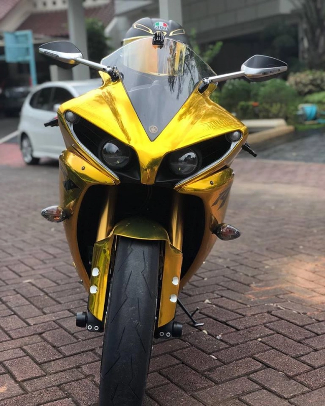 Yamaha r1 độ phong cách quý tộc thể hiện qua hình thức mạ vàng - 3