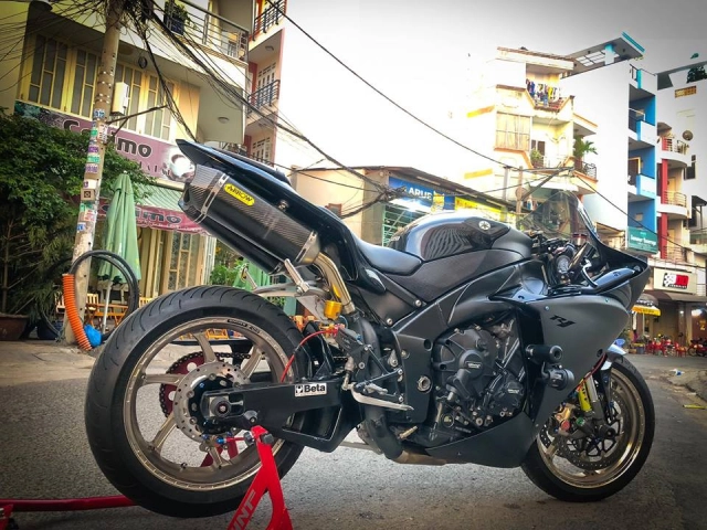 Yamaha r1 độ - sự trở lại của huyền thoại bất bại trên đường phố việt - 1