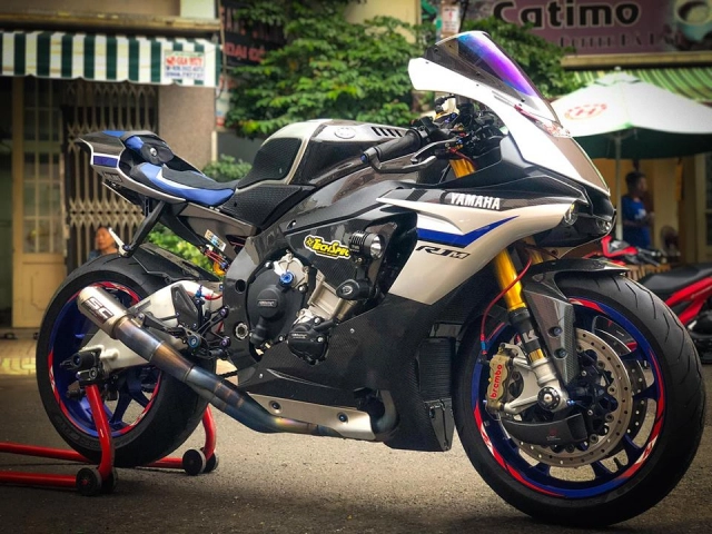 Yamaha r1m độ hoàn hảo với phong cách racing đón noel của biker việt - 3