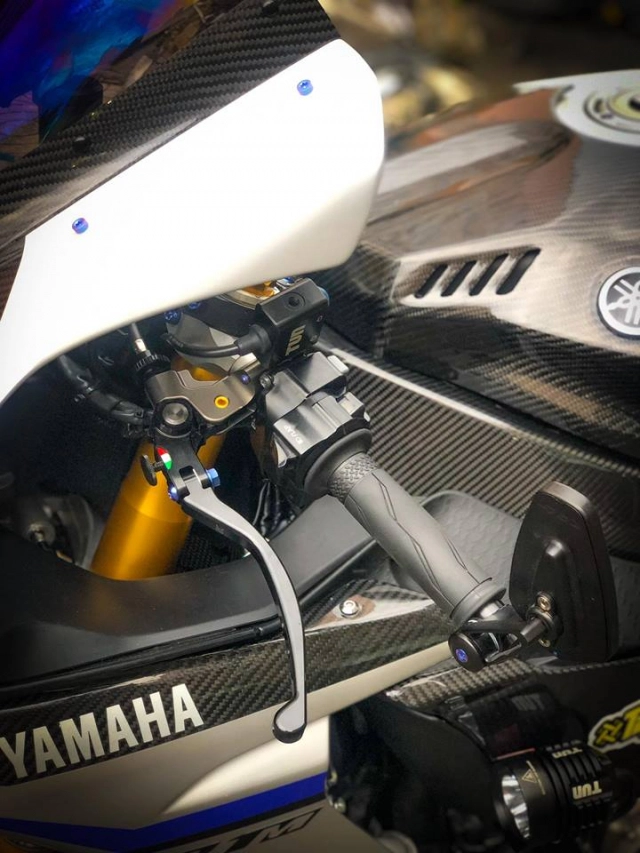 Yamaha r1m độ hoàn hảo với phong cách racing đón noel của biker việt - 9