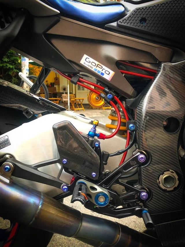 Yamaha r1m độ hoàn hảo với phong cách racing đón noel của biker việt - 17