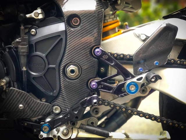 Yamaha r1m độ hoàn hảo với phong cách racing đón noel của biker việt - 21