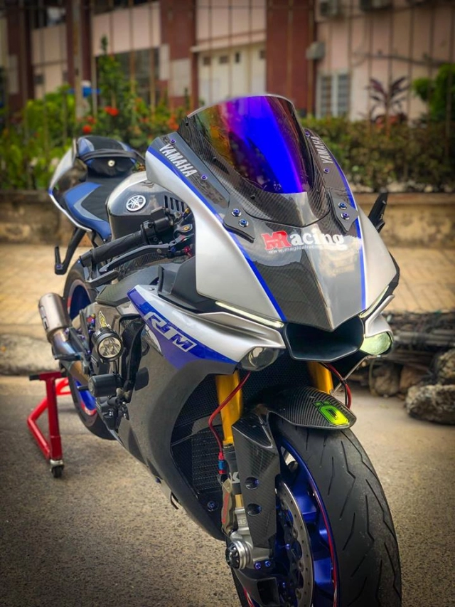 Yamaha r1m vẻ đẹp bóng bẩy đi kèm công nghệ sơn airbush nổi bật trên đường phố việt - 3