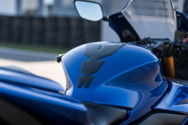 Yamaha r3 2019 trang bị thêm gói phụ kiện chính hãng với giá bán đề xuất từ 4999 usd - 4