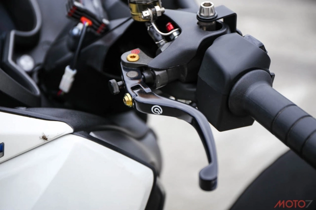 Yamaha x-max300 độ chất lừ của một biker đến từ đài loan - 16