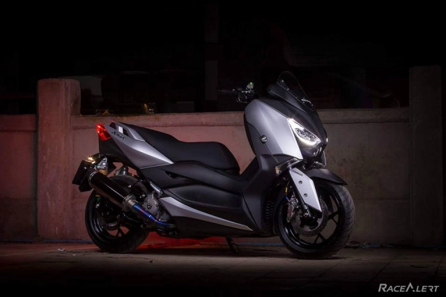 Yamaha x-max300 độ vẻ đẹp huyền ảo dưới tầng hầm tối đen - 3